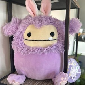 ☎️ NWT FTM 8” Dilka the Easter Big Foot wearing bunny rabbit ears Squishmallows